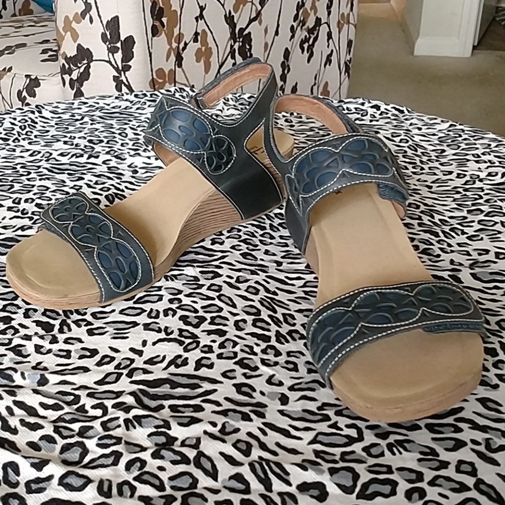 SALE! Clarks bendables leather wedges